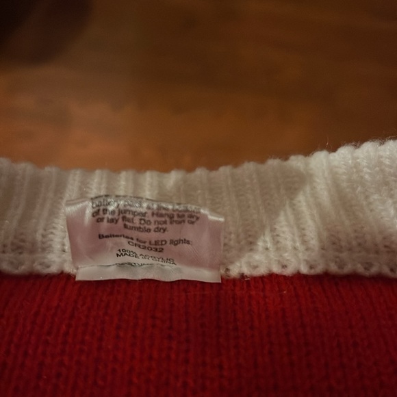 Men’s 3x Grinch Sweater and Vinyl Crown with lights worn once for < 15 mins 4pic - Picture 4 of 10